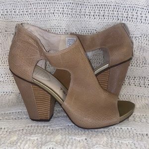 Womens Tsubo shoes, Preowned size 7.5